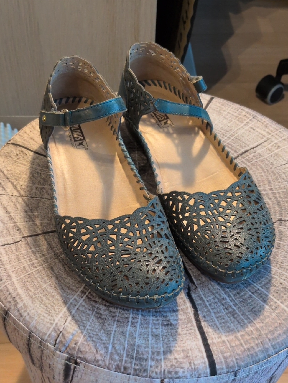 EUC Pikolinos Leather Size 41 EU Teal Laser-Cut Mary Jane Flats